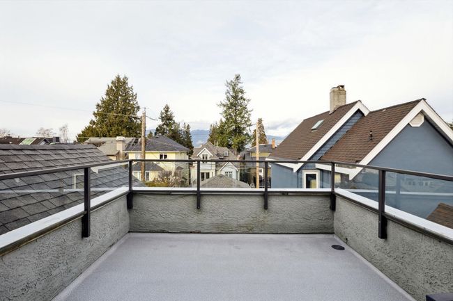 3311 W 2 Nd Avenue, Home with 3 bedrooms, 2 bathrooms and 1 parking in Vancouver BC | Image 33