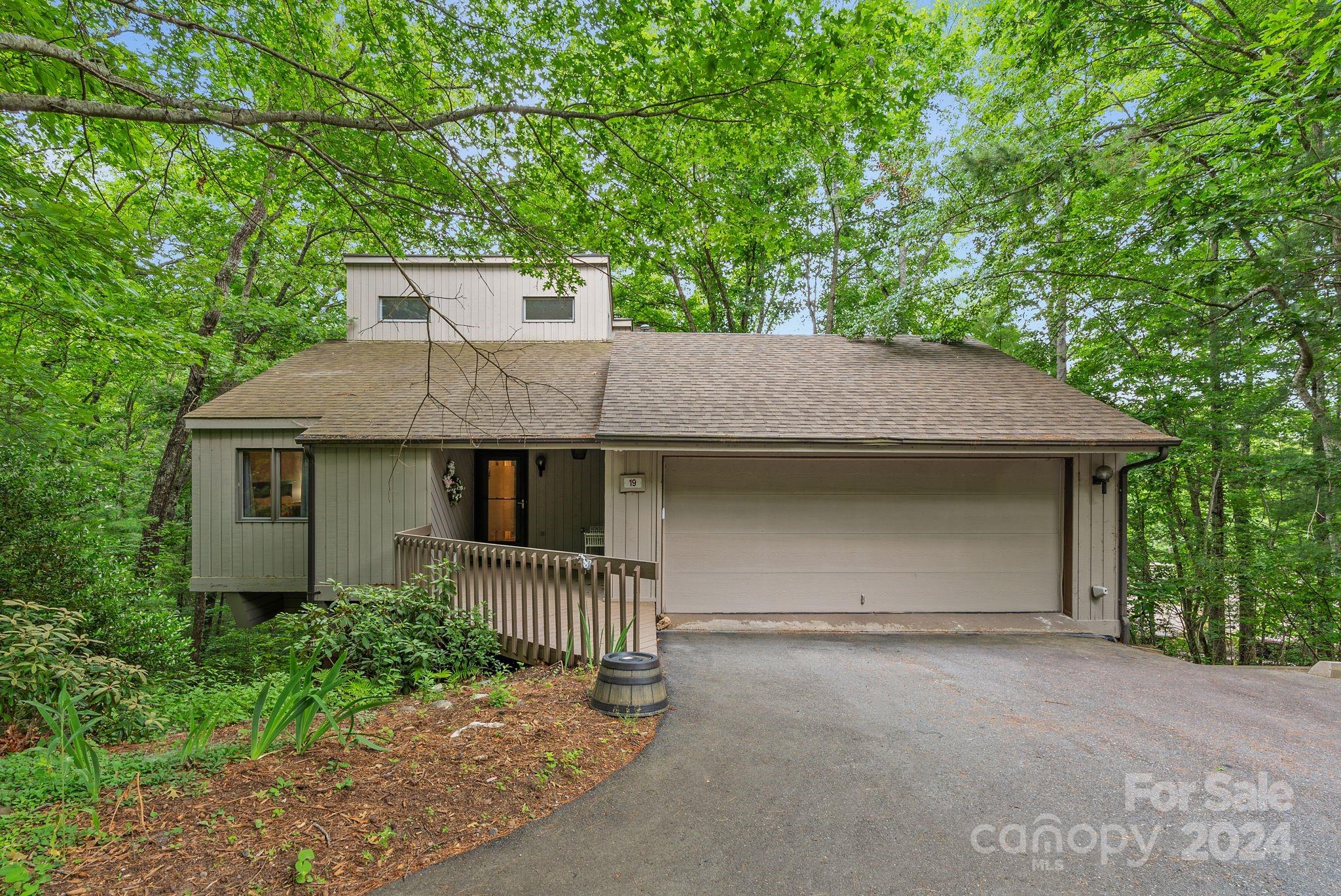 Cedarwood Trl, Asheville, NC 28803