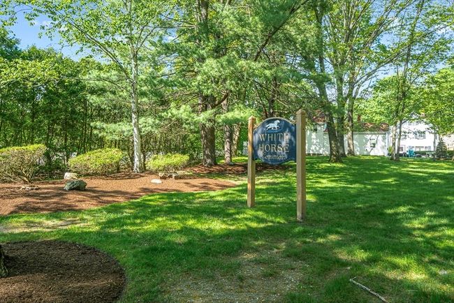UNIT-4 - 22 Grove Pl, Condo with 2 bedrooms, 1 bathrooms and 1 parking in Winchester MA | Image 35