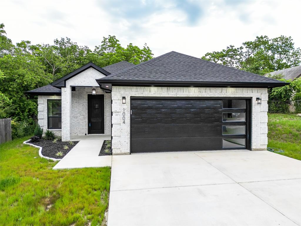 Clay St, Ennis, TX 75119