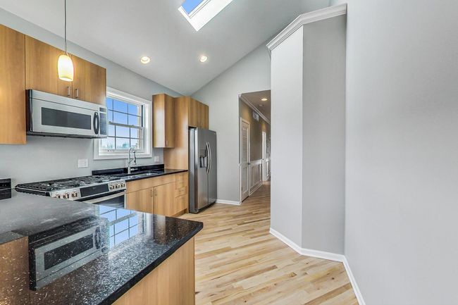APT-3 - 2249 W Foster Ave, Home with 2 bedrooms, 2 bathrooms and null parking in CHICAGO IL | Image 7