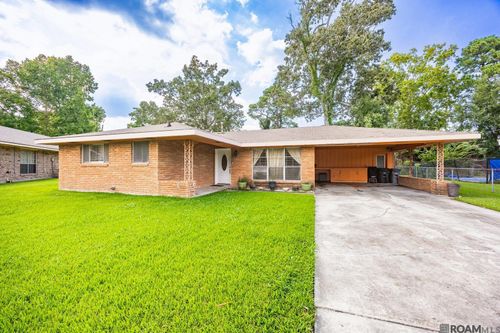 8221 Queenswood Ct, Baton Rouge, LA, 70806-3040 | Card Image