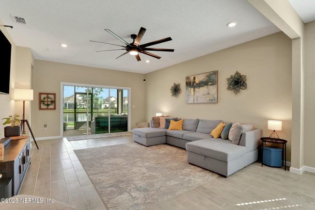 3922 Cloverdale Ct, House other with 3 bedrooms, 2 bathrooms and null parking in MIDDLEBURG FL | Image 15