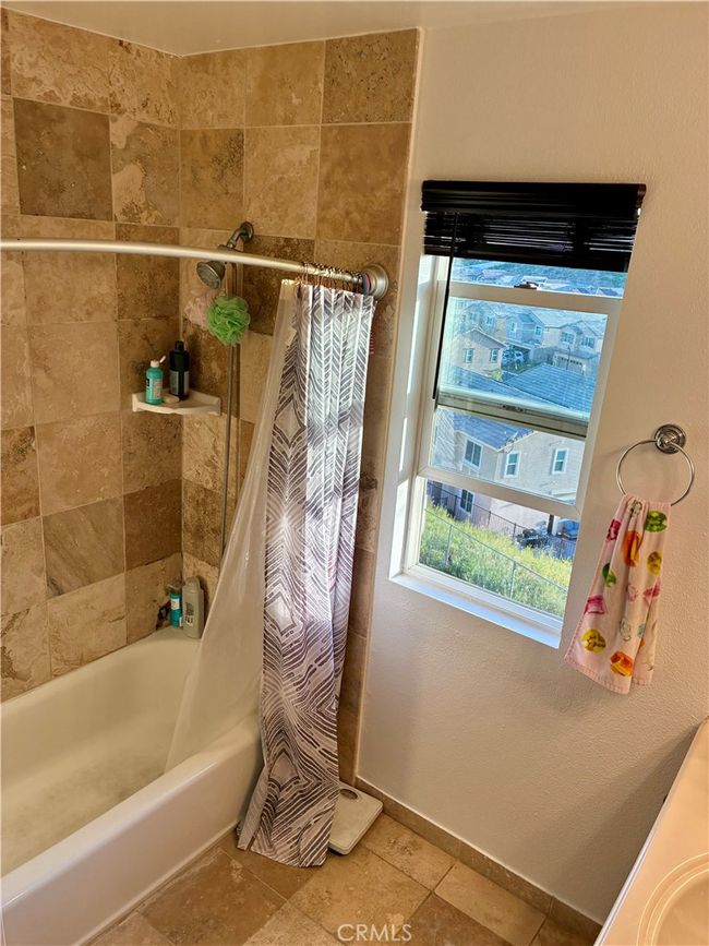 Master bedroom shower and tub | Image 25