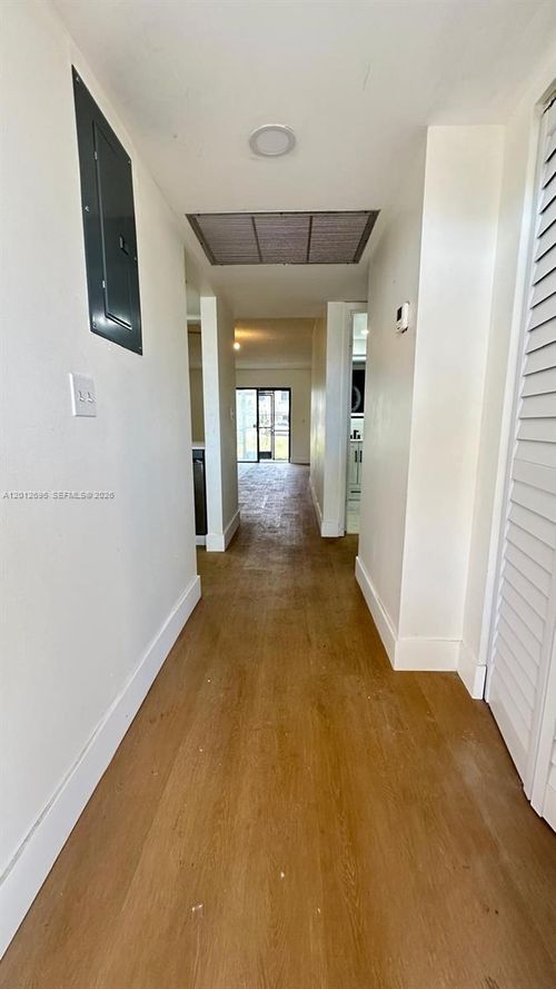 104-26-901 Ne 209th Ter, Miami, FL, 33179 | Card Image