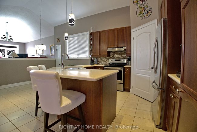 1045 Coyston Crt, House other with 3 bedrooms, 3 bathrooms and 4 parking in Oshawa ON | Image 12
