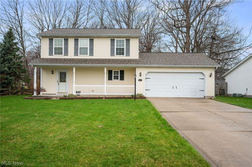 909 Lake Terrace Dr, Painesville, OH, 44077-4684 | Card Image