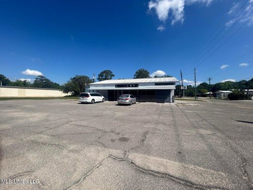 3011 Ingalls Ave, Pascagoula, MS, 39581-2253 | Card Image