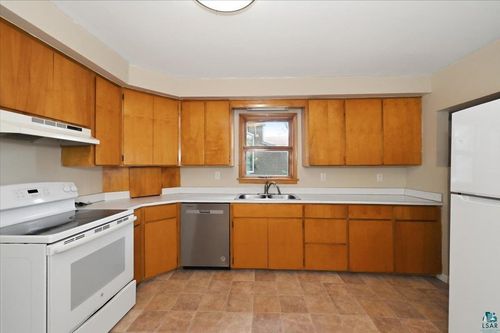 2011 Missouri Ave, Superior, WI, 54880-2229 | Card Image