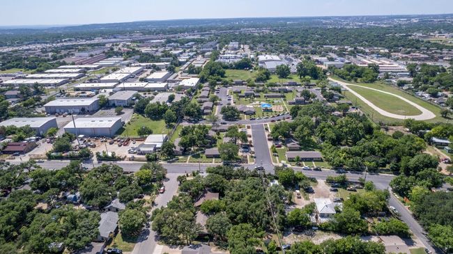 100 Red Oak Cir, House other with 1 bedrooms, 1 bathrooms and 2 parking in Austin TX | Image 5