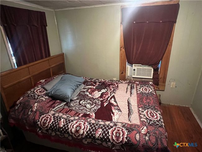109 W Crockett St, House other with 4 bedrooms, 2 bathrooms and null parking in Giddings TX | Image 6