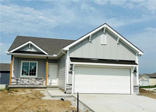 12508 S Parkwood Ln, Lee's Summit, MO, 64086-6721 | Card Image