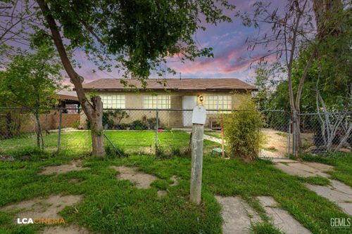 7901 Jay St, Lamont, CA, 93241-2805 | Card Image
