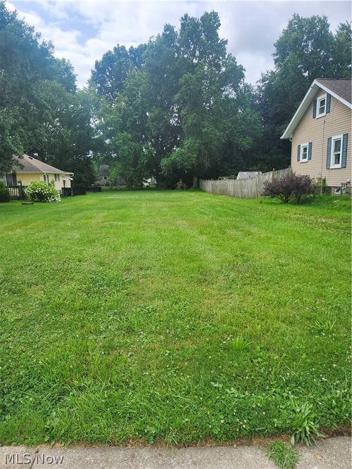3828 Curtis St, Mogadore, OH, 44260-1429 | Card Image