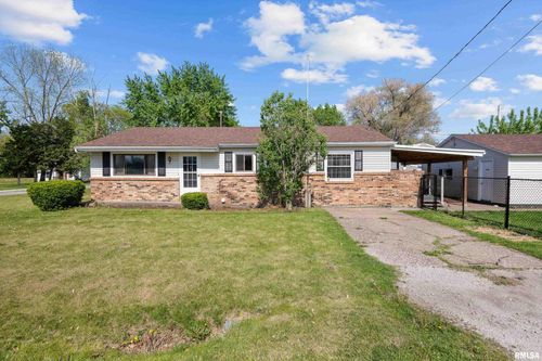 203 2nd St E, Andalusia, IL, 61232-9207 | Card Image