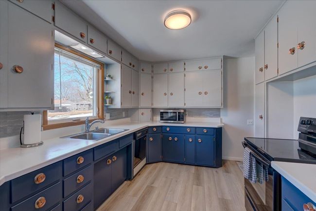 300 Pleasant Dr, House other with 3 bedrooms, 2 bathrooms and null parking in Waunakee WI | Image 26