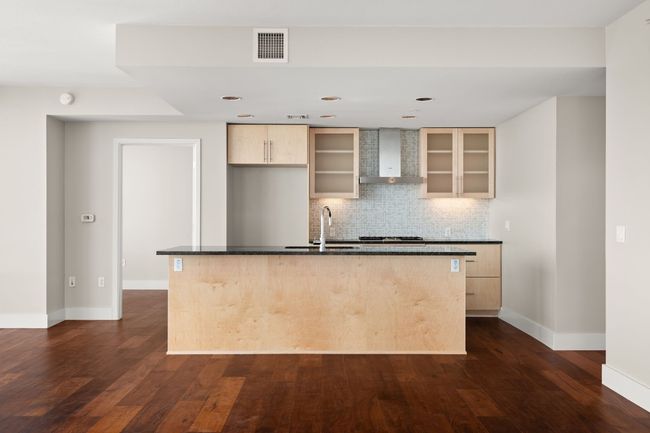 APT-2402 - 300 Bowie St, Condo with 3 bedrooms, 3 bathrooms and 2 parking in Austin TX | Image 5