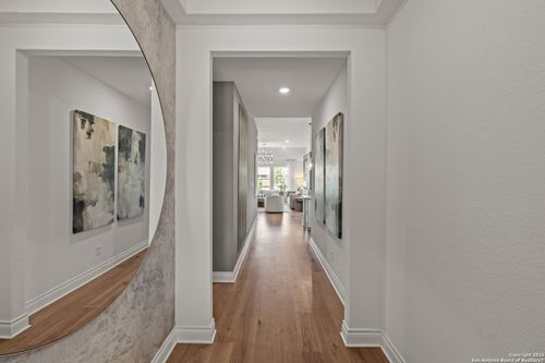 113 Farming Grv, Boerne, TX, 78006-3385 | Card Image