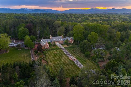 324 Vanderbilt Rd, Asheville, NC, 28803-2947 | Card Image