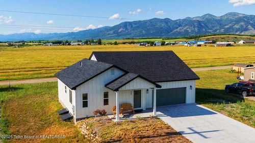 450 Roberts Ave, Thayne, WY, 83127-9717 | Card Image