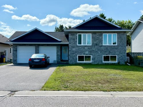 2063 Sandstone Cres, Petawawa, ON, K8H0B2 | Card Image