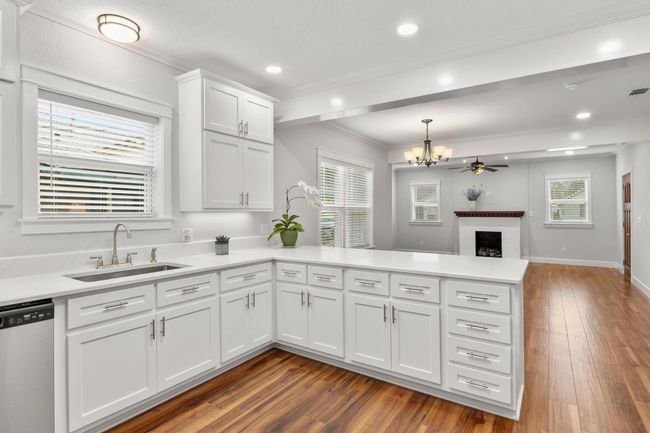 522 S Walnut Ave, House other with 2 bedrooms, 2 bathrooms and null parking in Luling TX | Image 13