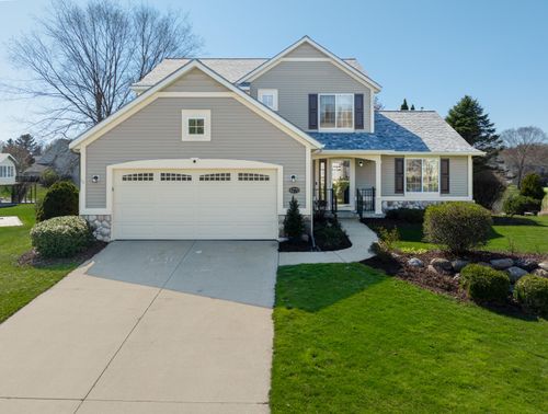 6779 Winter Creek Rd, Norton Shores, MI, 49444-8772 | Card Image