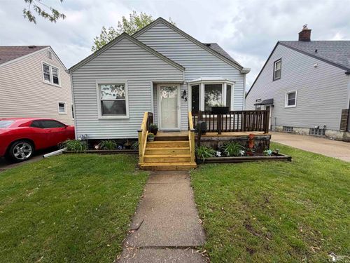 45 Cleveland St, Trenton, MI, 48183-1202 | Card Image
