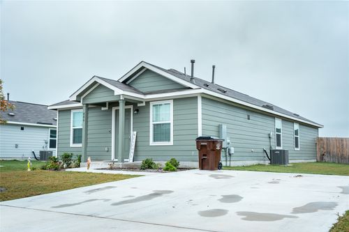 406 Halfmoon Dr, Lockhart, TX, 78644-3868 | Card Image