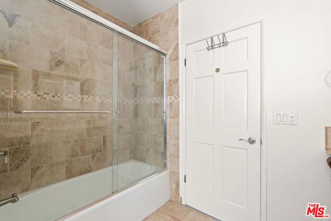 3962 Oakfield Dr, House other with 5 bedrooms, 5 bathrooms and 2 parking in Sherman Oaks CA | Image 34