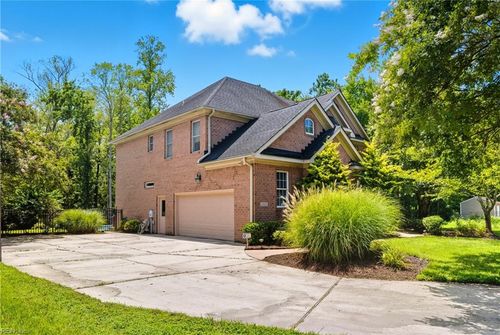 3805 Highland Ct, Virginia Beach, VA, 23456-8300 | Card Image