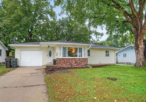 3701 Knoll Ridge Dr, Cedar Falls, IA, 50613-5407 | Card Image