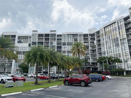 apt-820-800 Parkview Dr, Hallandale Beach, FL, 33009-2927 | Card Image
