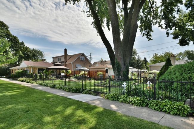 8001 45 Th St, House other with 3 bedrooms, 2 bathrooms and 2 parking in Lyons IL | Image 13