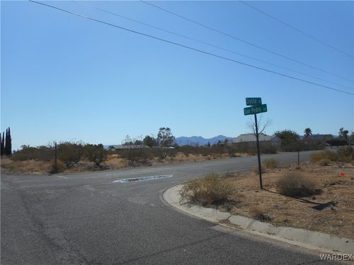 39 W Crystal Dr, Golden Valley, AZ, 86413 | Card Image