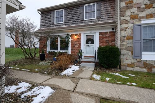 536 Austin Dr, Barberton, OH, 44203-4378 | Card Image