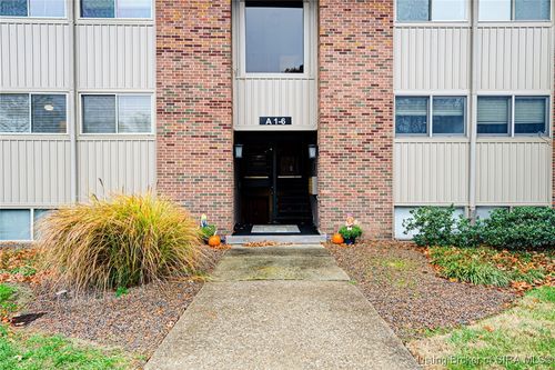 3 Lakeshore Dr, Clarksville, IN, 47129-3063 | Card Image