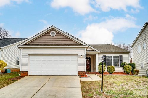 5519 Waverly Lynn Ln, Charlotte, NC, 28269-1589 | Card Image