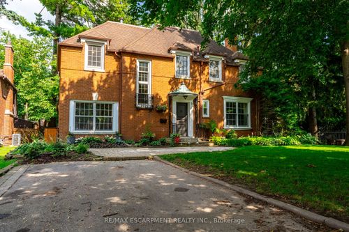 9 Lansdowne Rd S, Cambridge, ON, N1S2T2 | Card Image