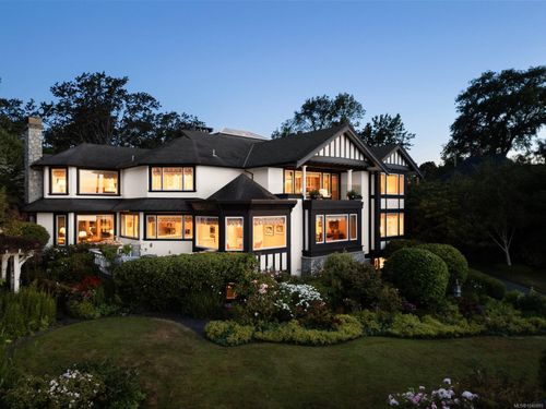 1580 Beach Dr, Victoria, BC, V8R6H8 | Card Image