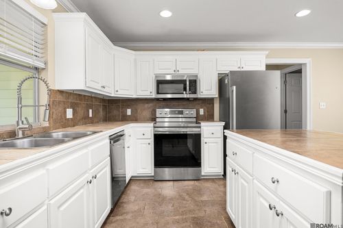 11319 Peggy St, Saint Amant, LA, 70774-3918 | Card Image