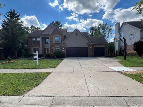 45475 Irvine Dr, Novi, MI, 48374-3772 | Card Image