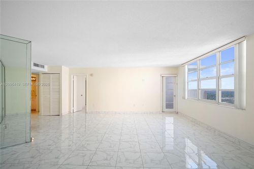 ph06-2750 Ne 183rd St, Aventura, FL, 33160-2158 | Card Image