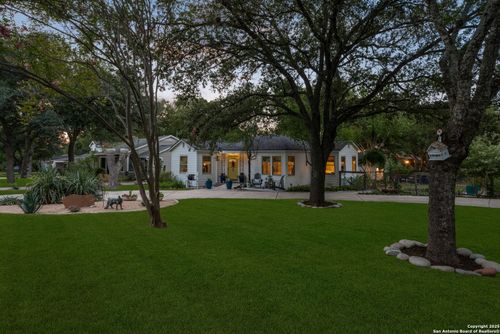 401 Corona Ave, Alamo Heights, TX, 78209-4528 | Card Image