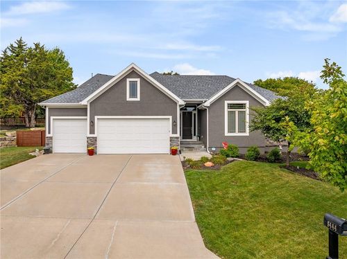 8444 Shady Bend Rd, Lenexa, KS, 66227-3003 | Card Image