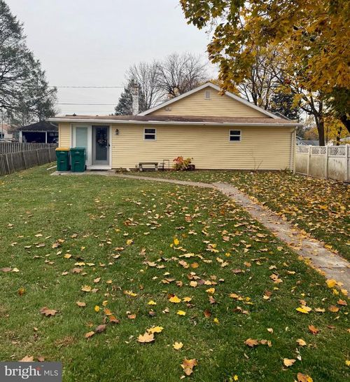 105 Miller St, Summerdale, PA, 17093-8011 | Card Image