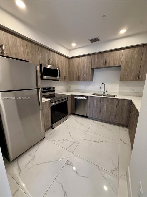 apt-303-11150 Nw 82nd St, Doral, FL, 33178-1762 | Card Image