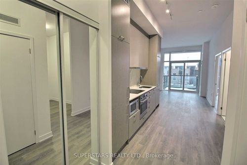 303-38 Honeycrisp Cres, Concord, ON, L4K0M8 | Card Image