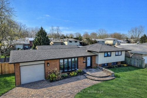 8143 Sarah St, Niagara Falls, ON, L2G6T9 | Card Image