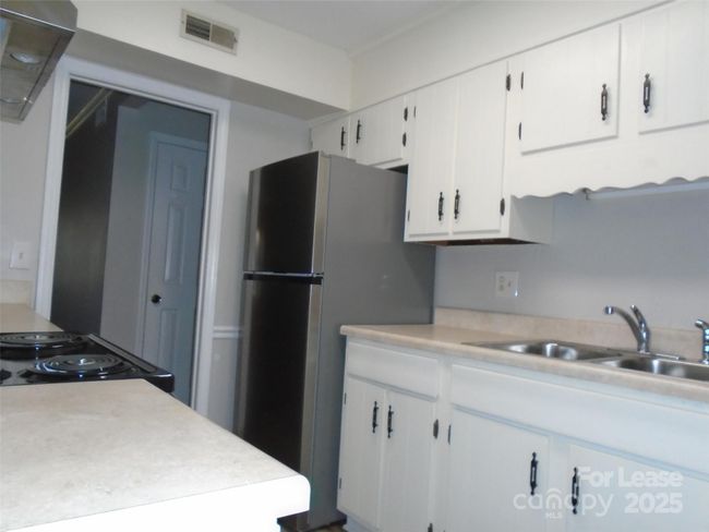 APT-110 - 2141 Selwyn Ave, Condo with 3 bedrooms, 2 bathrooms and null parking in Charlotte NC | Image 4
